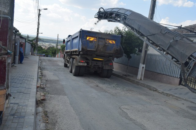 Lucrări de asfaltare în Cernavodă la foc continuu