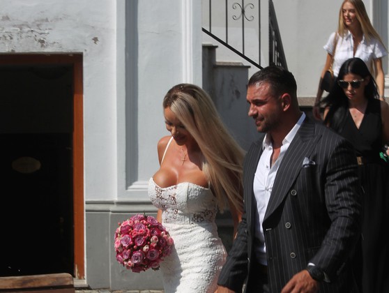 Bianca Drăgușanu s-a maritat cu Alex Bodi. Primele poze cu ea mireasă