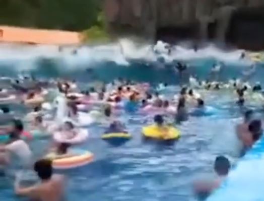 China - 44 de persoane au fost rănite în urma defectării unei piscine cu valuri