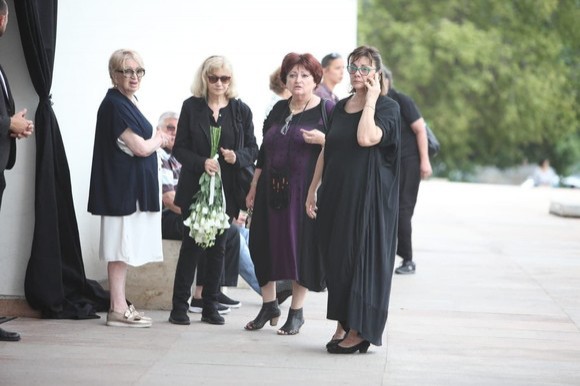 Florina Cercel, înmormântată azi la cimitirul Bellu. Actorul-preot Ovidiu Cuncea i-a făcut slujbă la teatru