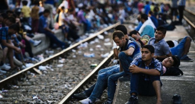 Turcia: Mai multe sute de migranţi s-ar îndrepta spre graniţa cu Grecia, potrivit media oficiale de la Ankara