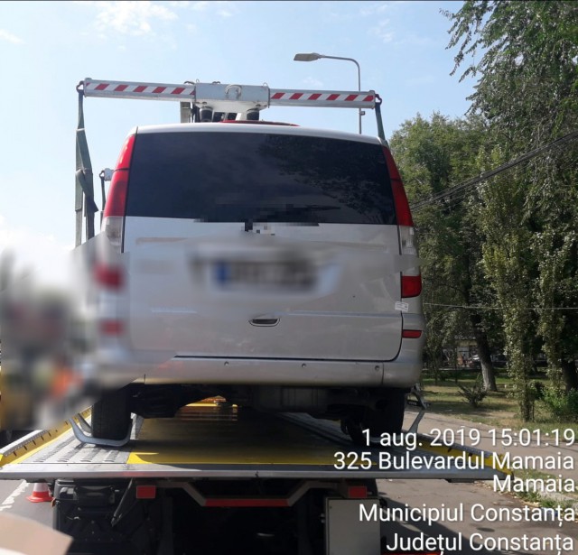 Autovehiculele parcate neregulamentar în Mamaia, 'ARSE' de polițiștii locali