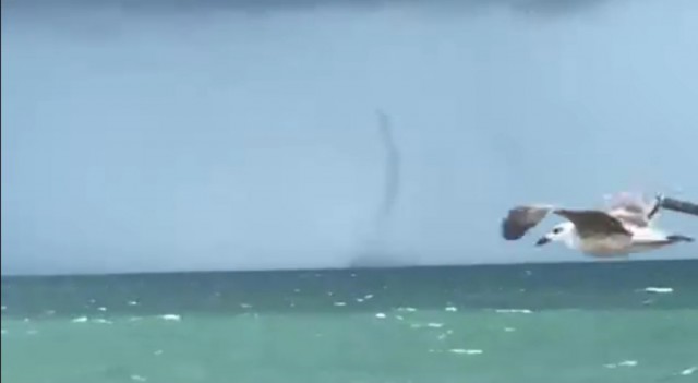 Constanța: S-a format tornadă pe mare! VIDEO