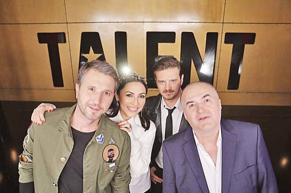 Ce super vedetă îl înlocuiește pe Florin Călinescu la „Românii au talent“