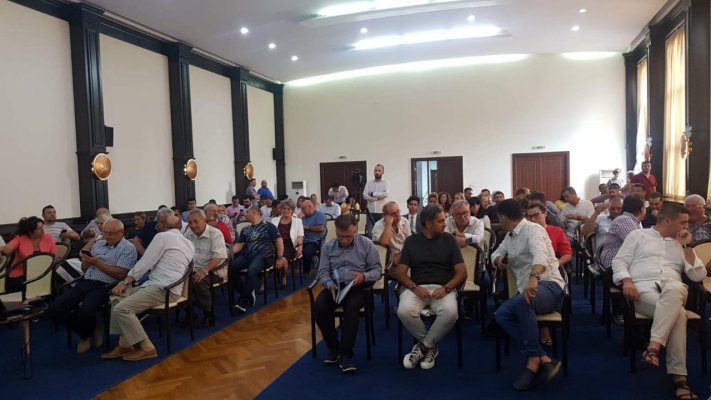 Consilierii judeţeni, convocaţi în şedinţă