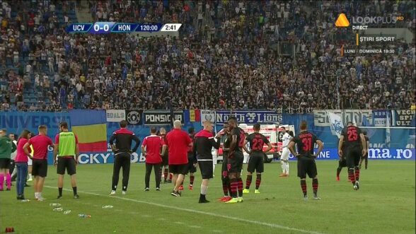 Craiova se califică în turul III preliminar al Europa League, după penalty-uri și un meci în care suporterii olteni au făcut de râs România
