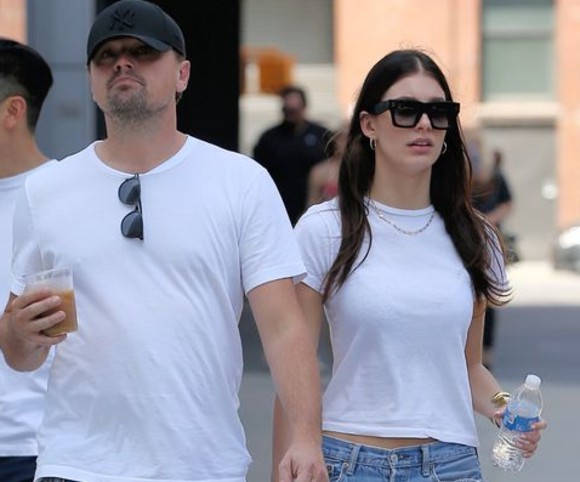 Leonardo DiCaprio spune adio burlăciei? A plecat în vacanţă cu iubita şi 