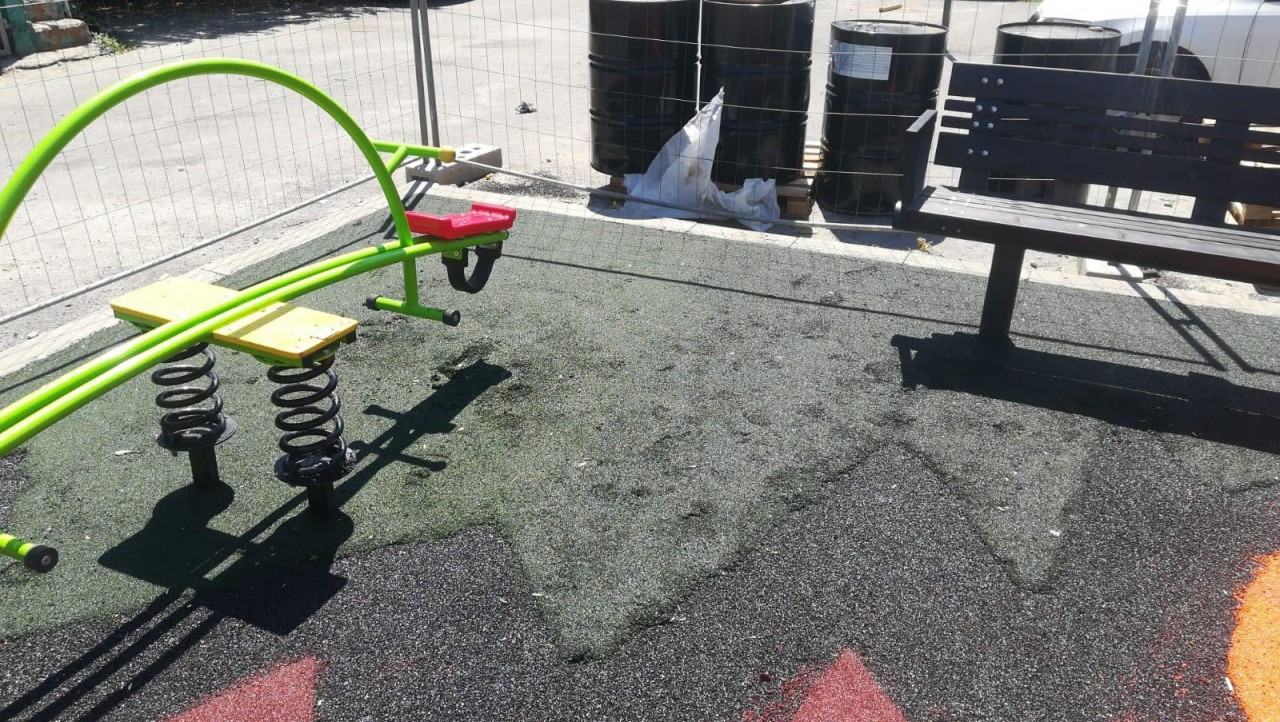 Loc de joacă proaspăt reabilitat de Primăria Constanța, VANDALIZAT! Loc de joacă proaspăt reabilitat de Primăria Constanța, VANDALIZAT!