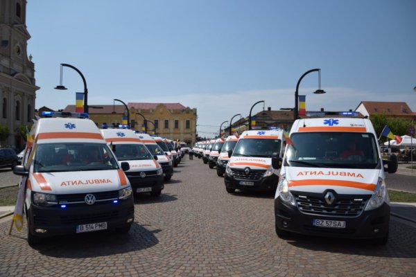 Angajații de la Ambulanță, proteste de amploare în toată țara: mesajul inscripționat pe fiecare mașină 