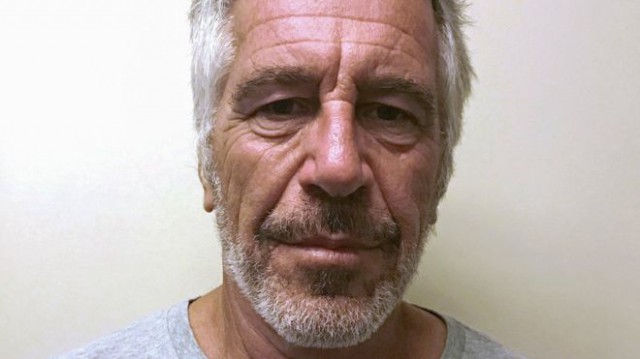 Miliardarul Jeffrey Epstein, arestat pentru trafic cu minore, s-a sinucis în celula sa