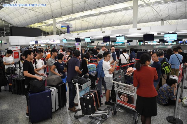 Hong Kong - manifestaţii: Directorul general al companiei Cathay Pacific a demisionat