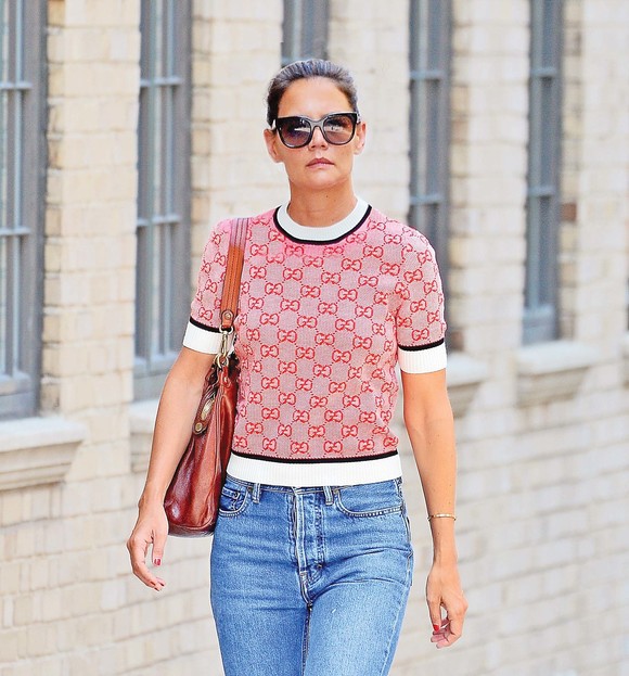 Katie Holmes, înşelată cu o bombă sexy