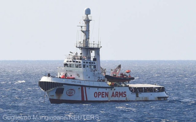 Şase ţări acceptă să primească migranţi de pe nava Open Arms, Salvini contracarat