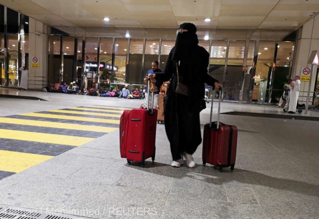 Femeile saudite pot, începând de marţi, să călătorească în afara ţării fără permisiunea unui bărbat