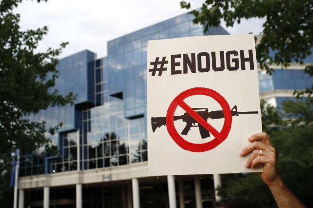 Atacuri armate în SUA: National Rifle Association se opune reformelor în vânzarea armelor