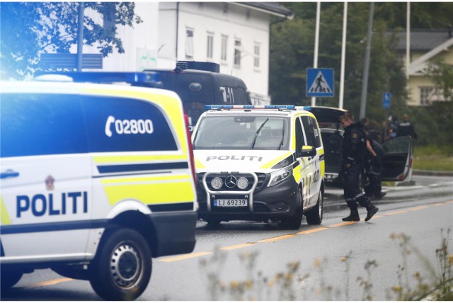 Norvegia: Atacatorul de la o moschee, suspectat că şi-a ucis sora vitregă, în vârstă de 17 ani