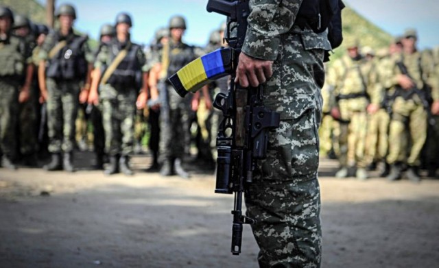 Ucraina: Serviciile secrete ruseşti încearcă să racoleze militari ucraineni cu ajutorul profilurilor de femei din reţelele sociale
