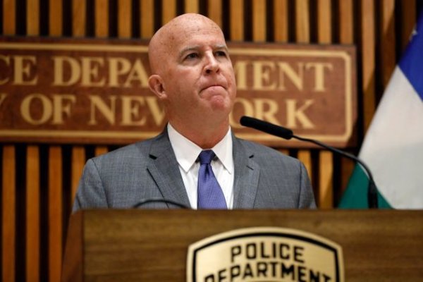 SUA: Un poliţist acuzat că a asfixiat un afro-american la New York a fost concediat după 5 ani