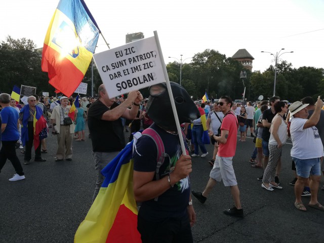 VIDEO. INCIDENTE LA PROTESTUL DIN PIAŢA VICTORIEI