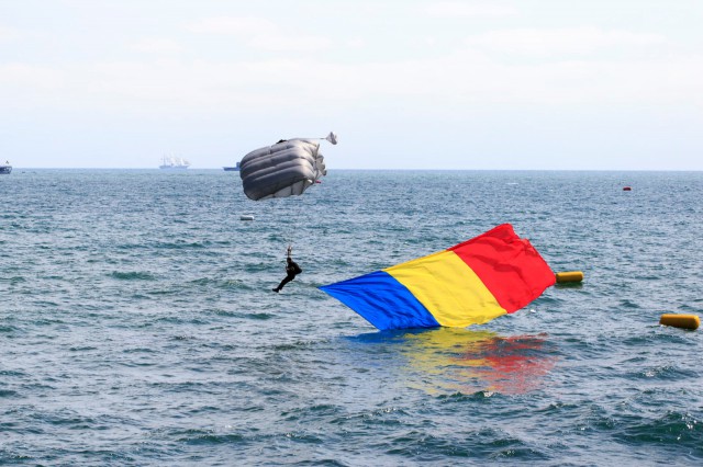 Ziua Marinei sărbătorită la Constanța în prezența președintelui Klaus Iohanis și a miniștrilor Ramona Mănescu, Gabriel Leș și Ana Birchal