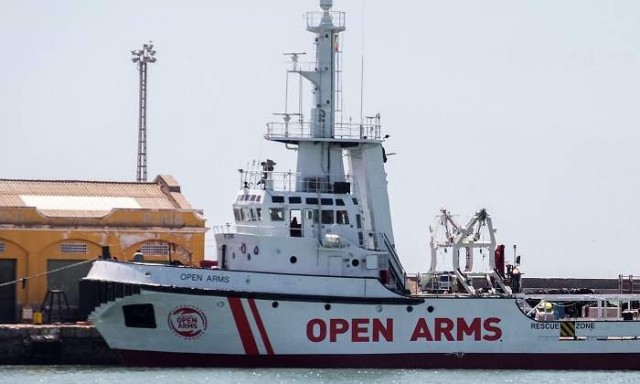 Migranţi: Nava Open Arms, blocată în continuare în largul insulei Lampedusa, în pofida acordului cu UE