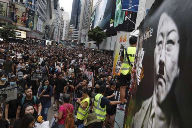 Protest paşnic cu sute de mii de manifestanţi în Hong Kong