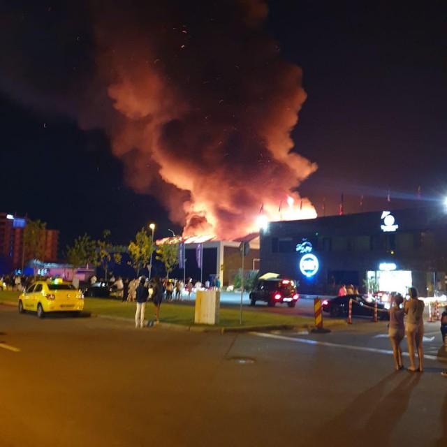 INCENDIU DE PROPORŢII LA CLUB BAMBOO DIN MAMAIA! VIDEO!