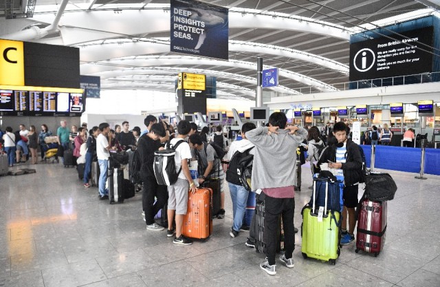 SUA: Mii de pasageri întârziaţi în aeroporturi de o defecţiune la nivel naţional a sistemelor Agenţiei de protecţie a frontierelor