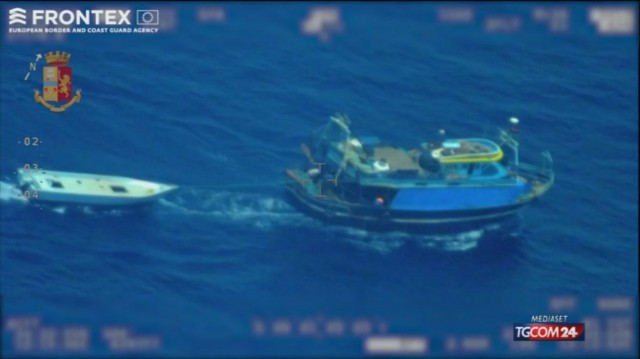 Migranţii ajung în Europa pe alte rute după închiderea porturilor italiene