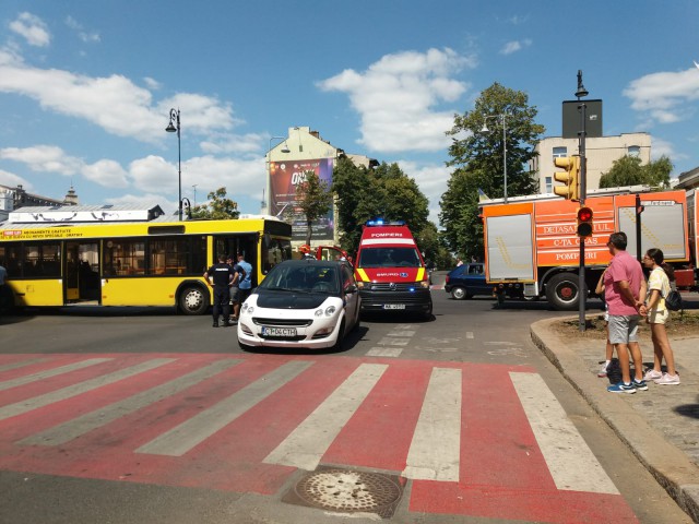 Accident rutier la Miga. Un AUTOBUZ este implicat, un copil de 4 ani a fost RĂNIT