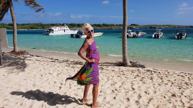 Monica Tatoiu în costum de baie, la 63 de ani