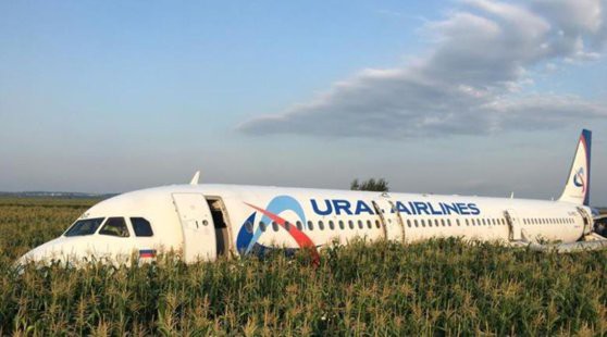 Rusia: 23 de răniţi după aterizarea de urgenţă a unui avion de pasageri lângă Moscova