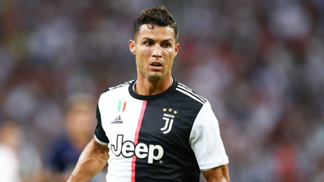 Cristiano Ronaldo vizează primul gol împotriva lui Lionel Messi în Liga Campionilor