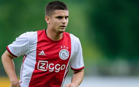 Cagliari a anunţat oficial transferul mijlocaşului Răzvan Marin de la Ajax Amsterdam