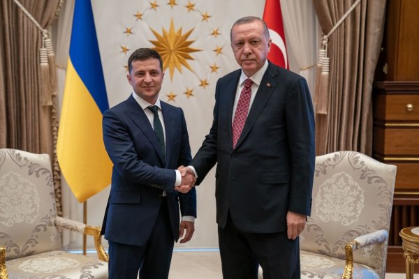Ucraina şi Turcia au înfiinţat o companie pentru fabricarea de arme de înaltă precizie