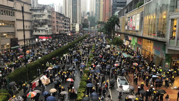 Hong Kong: Sute de mii de manifestanţi au participat la un marş în favoarea drepturilor omului