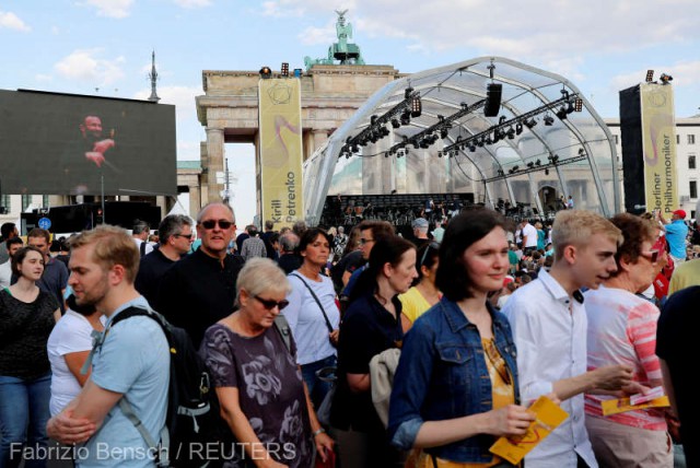 Germania: Mii de persoane au dansat pe străzile din Berlin în numele toleranţei