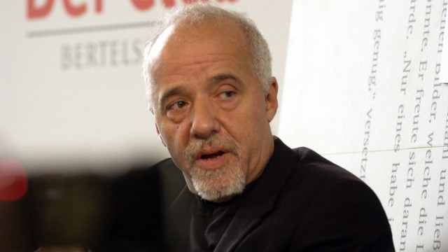 Scriitorul brazilian Paulo Coelho a prezentat scuze publice Franţei pentru declaraţiile preşedintelui Jair Bolsonaro