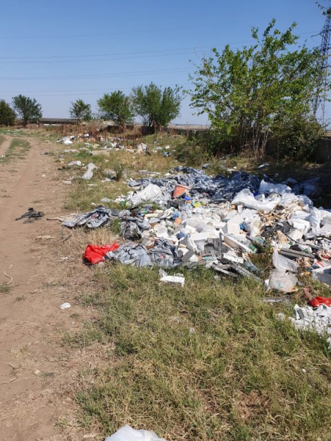 NESIMŢIŢI! Agenţi economici amendaţi de Primăria Agigea: au aruncat gunoiul în câmp!