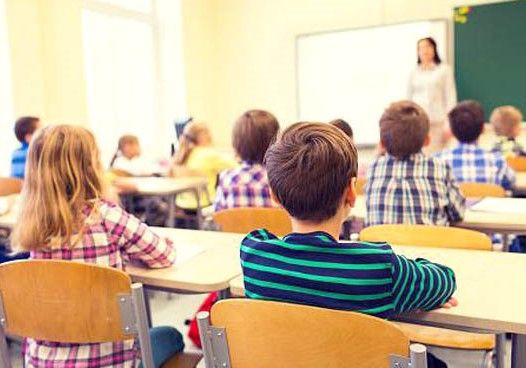 Copiii fără acte de identitate vor avea acces la sistemul educațional! Iohannis a semnat decretul de promulgare a legii