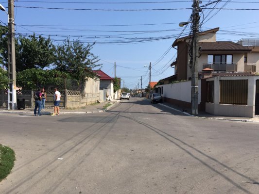 Fenomen periculos în cartierul Palazu Mare. Au fost FURATE indicatoarele rutiere. VIDEO