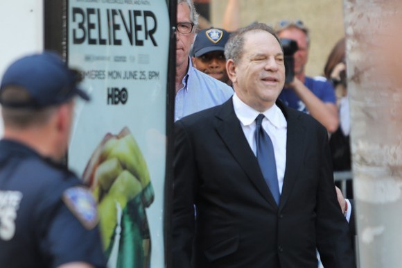 Harvey Weinstein, nouă acuzaţie de viol. Se va prezenta în fața unui judecător luni