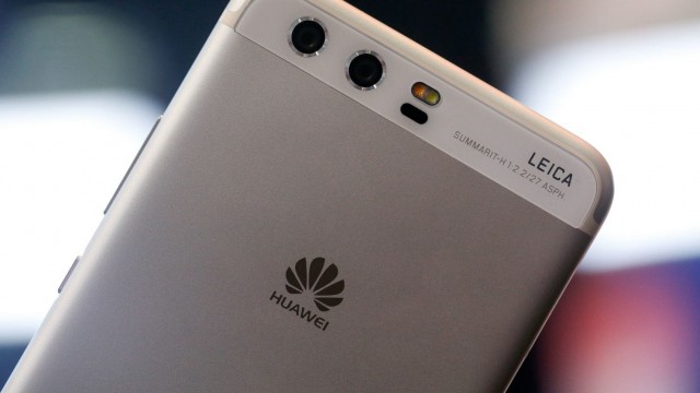 Huawei: Restricţiile americane vor reduce veniturile diviziei de smartphone-uri cu 10 miliarde de dolari, sub aşteptările iniţiale