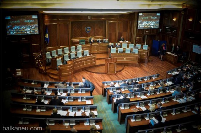 Kosovo: Parlamentul de la Pristina a votat pentru autodizolvare