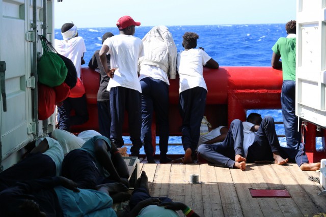 Nava Ocean Viking va debarca în Malta 356 de migranţi, ce vor fi preluaţi de 6 state UE, inclusiv România