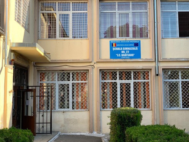 Parc interactiv în curtea Școlii Gimnaziale nr. 22 I.C.Brătianu