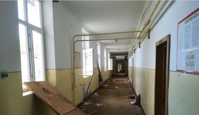 Consiliul Județean vrea să preia clădirea fostei Şcoli Gimnaziale 19, aflată în paragină