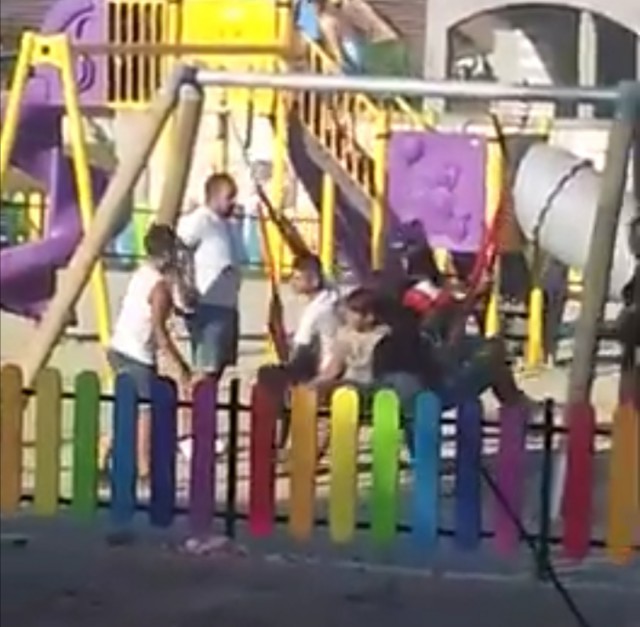 Loc de joacă nou, VANDALIZAT în Palazu! VIDEO