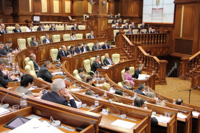Parlamentul Republicii Moldova: Procurorul general a cerut ridicarea imunităţii pentru două deputate. Acestea ar putea fi reţinute pe loc