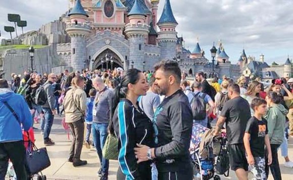 Brigitte şi Florin Pastramă, adrenalină şi distracţie maximă la EuroDisney, în Franţa